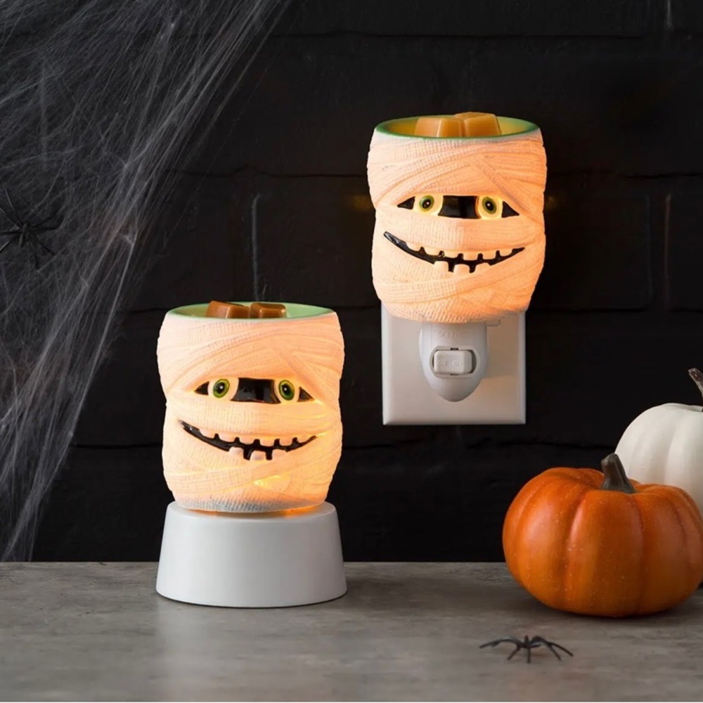 Under Wraps Mummy Mini Scentsy warmer wall plug in Halloween spooky decor